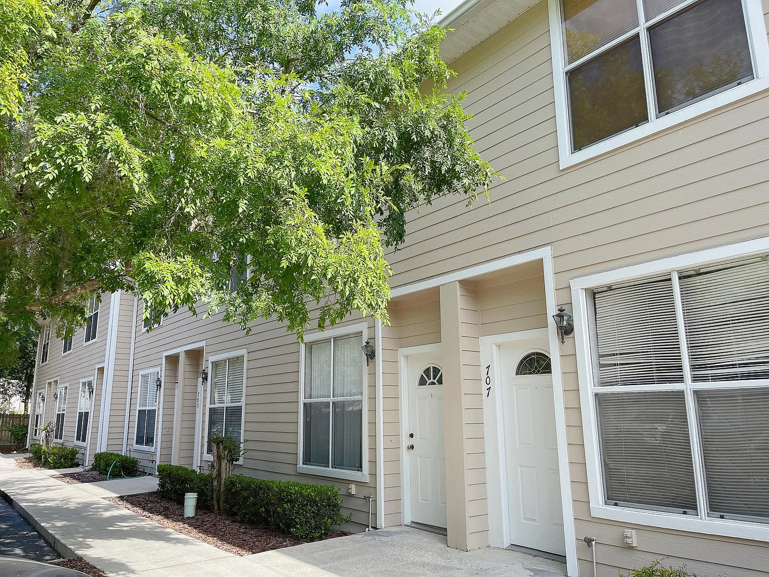 2 bed, 2.5 bath, 1174 sqft, $1,400 — Photo 2