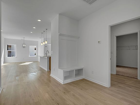 5th image of 520 Charing Cross Lot 60