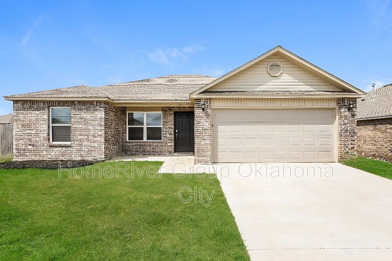 1st image of 221 Blue Dr