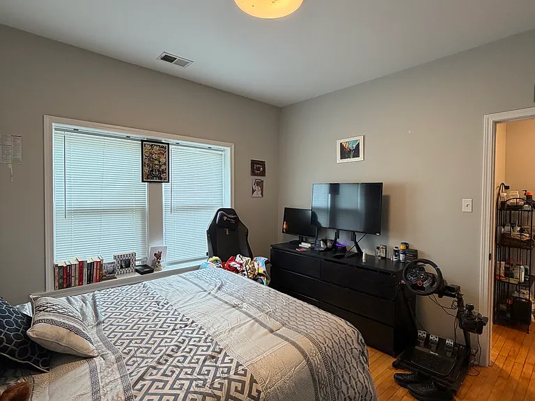 4324 W Addison St #2 — Photo 5