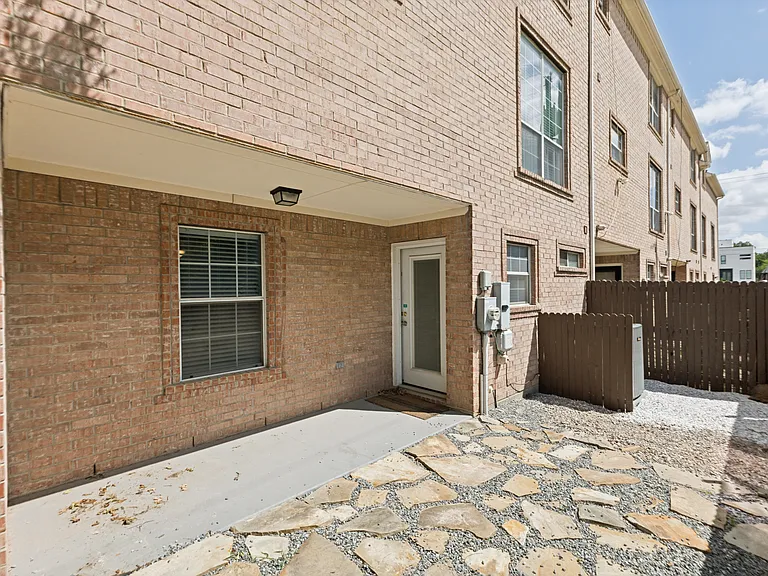 4002 Brownstone Ct — Photo 18
