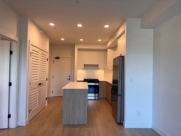 3rd image of 19953 76th Ave #105