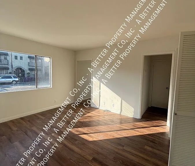218 Redondo Ave #1 — Photo 1