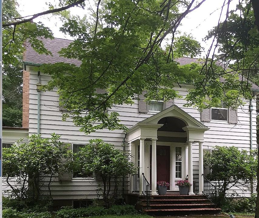 760 Lawrence Ave, E. Aurora