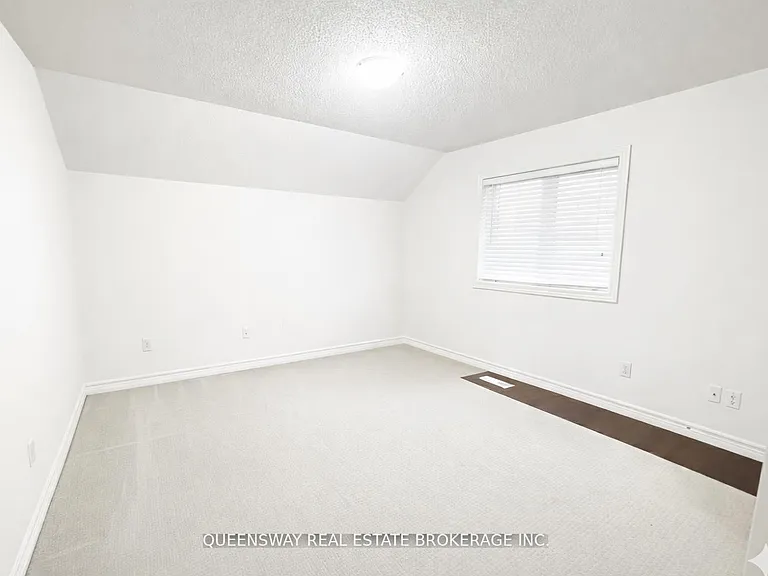 271 Ryerson Cres #1 — Photo 3