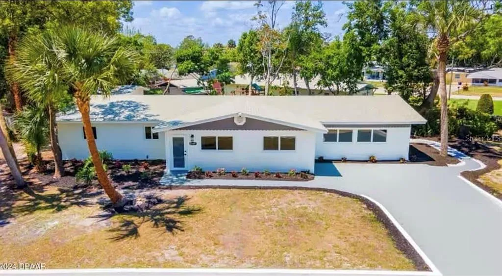 5 bed, 3.0 bath, 1594 sqft, $4,000 — Photo 2