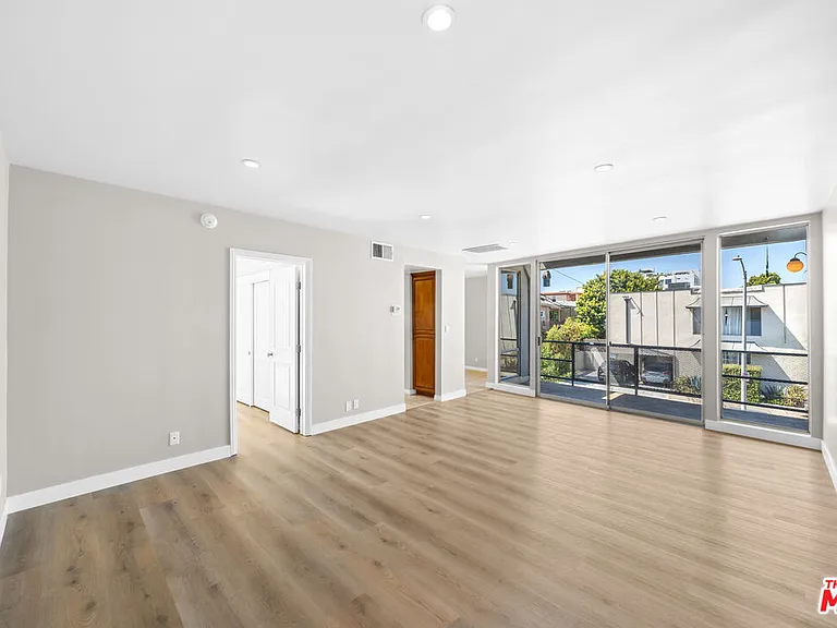 8638 Cashio St #8 — Photo 2