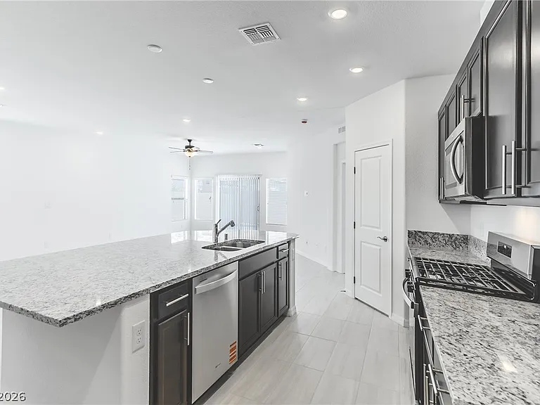 5788 Yellow House St — Photo 10