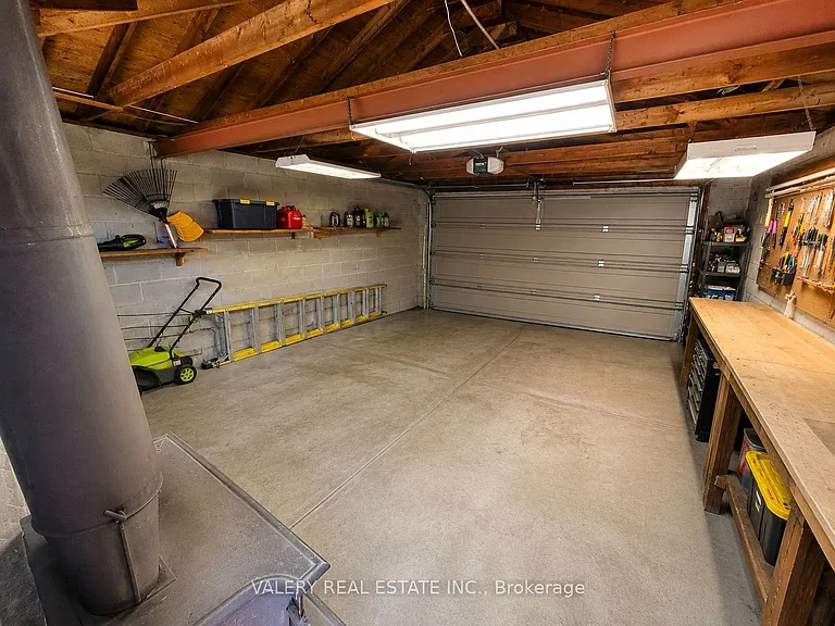1058 Moy Ave — Photo 23