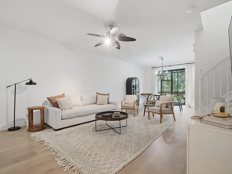 10822 NW 72nd Pl — Photo 3