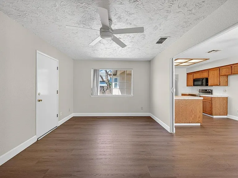 2176 E Decatur Ave — Photo 13