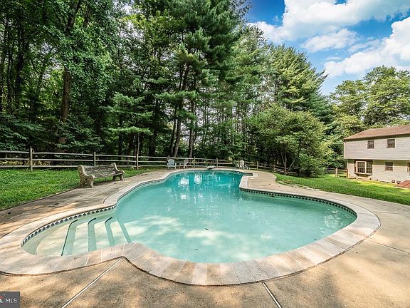 2nd image of 20 Cannon Hill Dr