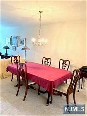 4th image of 878 Somerset Ct
