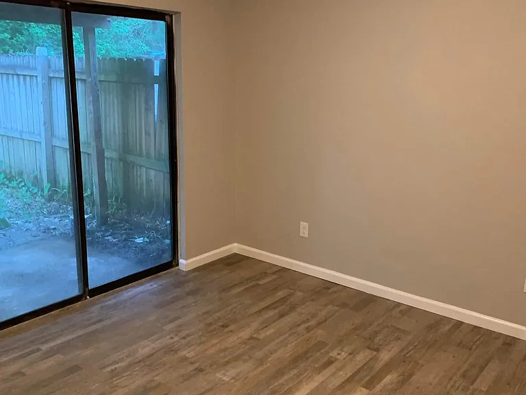 442 E Burgess Rd — Photo 11