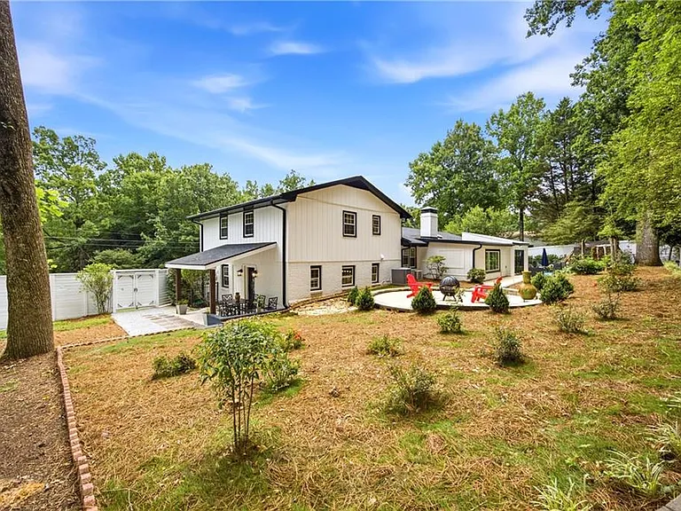 2220 Spring Mill Cv — Photo 40
