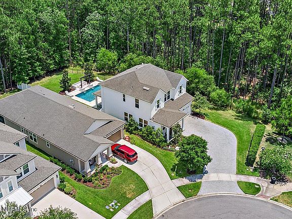 3rd image of 12 CALUMET Drive