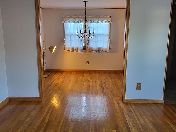 5th image of 6 Guilford Ct