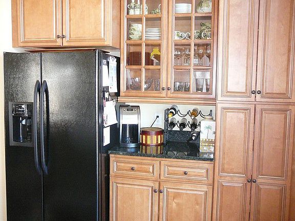 4th image of 176 Macallister Way