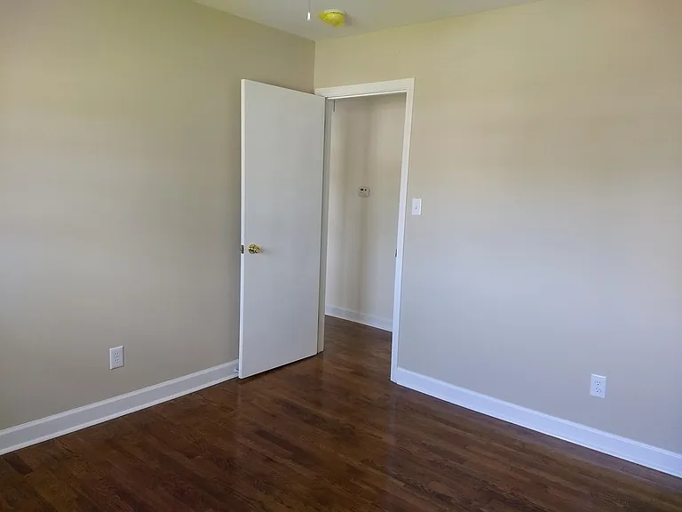 1112 Ardmore Dr — Photo 6