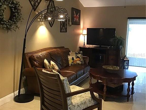 5th image of 307 Regal Park Dr