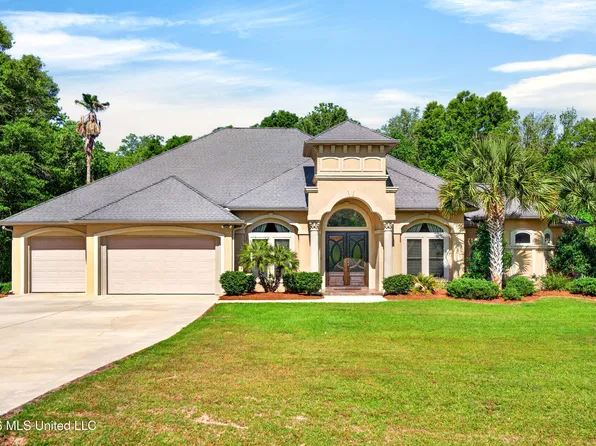 365 N Hill Dr, Carriere, MS 39426