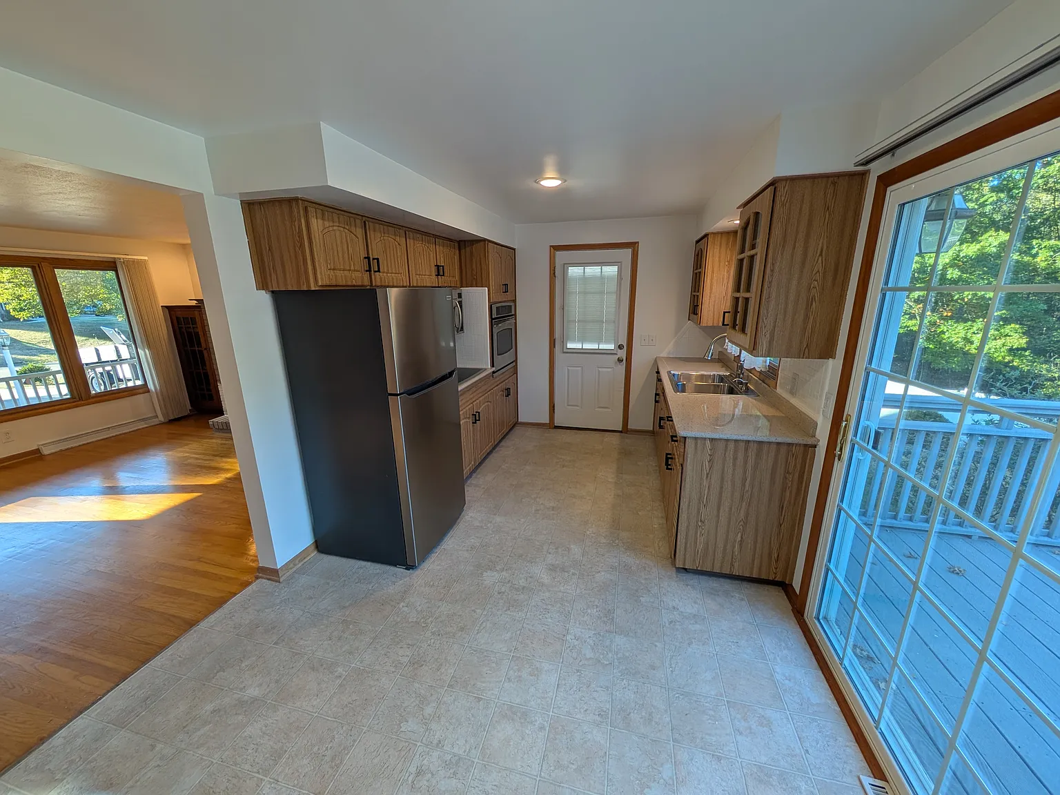 4 bed, 1340 sqft, $2,200 — Photo 4