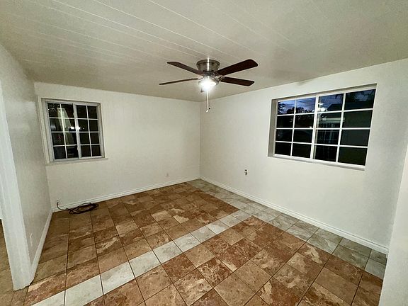 4th image of 634 Camellia St