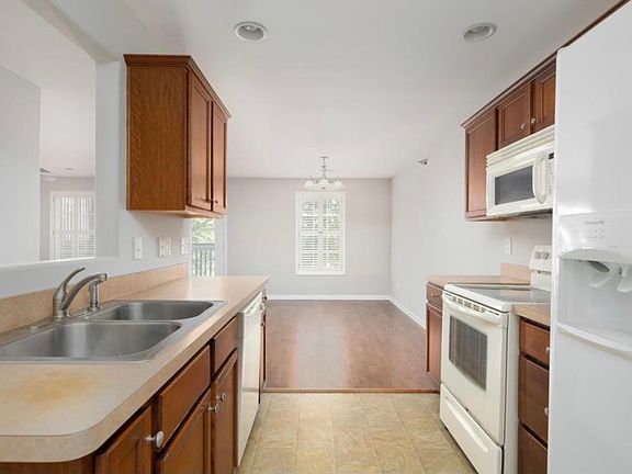 5th image of 857 Malabu Dr APT 2102