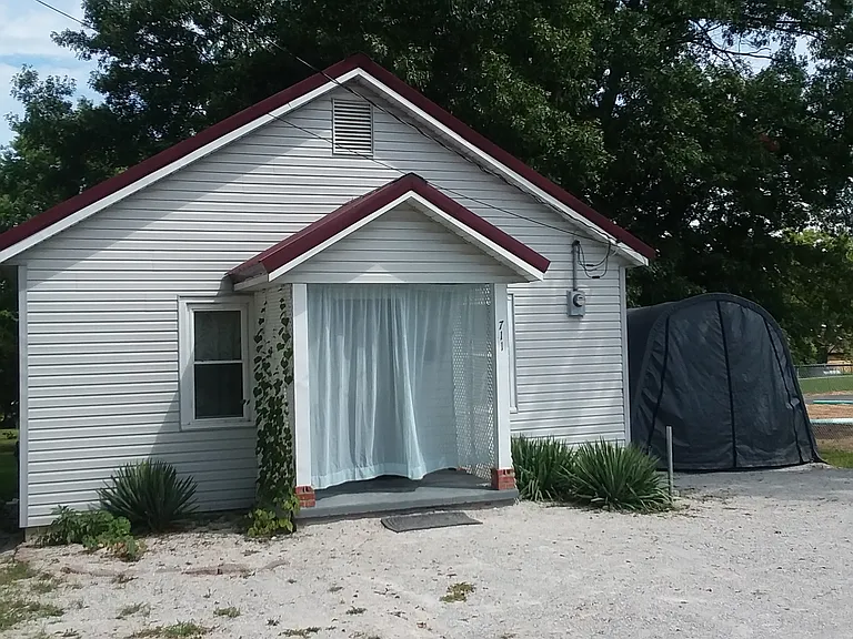 711 W Mill St — Photo 1
