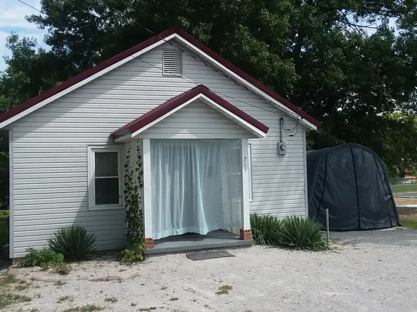 711 W Mill St, Houston, MO 65483