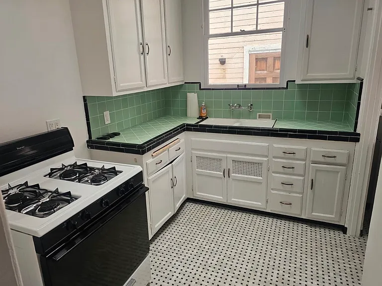 3552 Front St — Photo 2