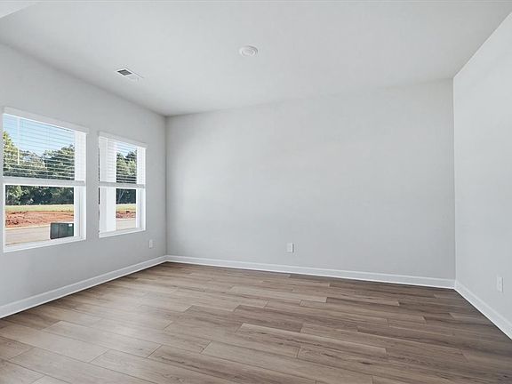 3rd image of 1024 Southwell Dr