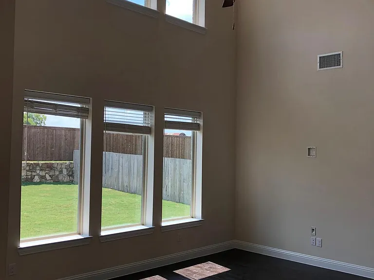 2436 Valley Ln — Photo 16
