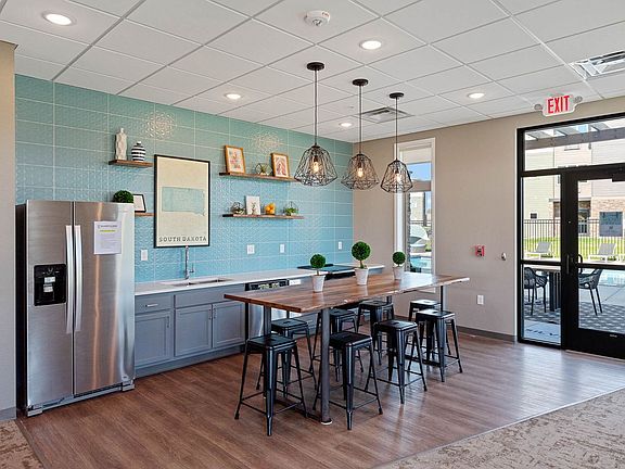 5th image of 2121 S Silverthorne Ave #216