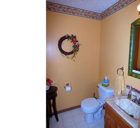 Half Bath: 5'x5.5'