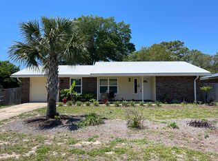 75 7th St, Shalimar, FL 32579