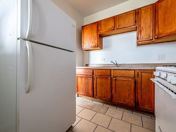 5th image of 6829 S King Dr #2192229