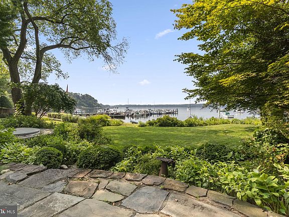 2nd image of 202 Severn River Rd