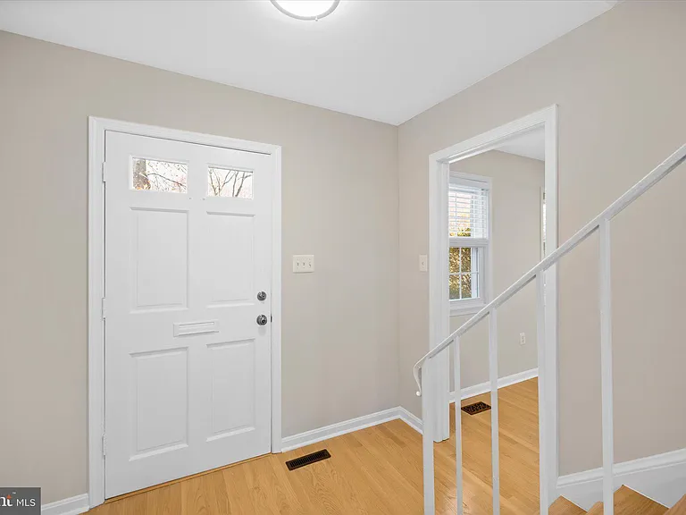 3221 Adams Ct — Photo 3