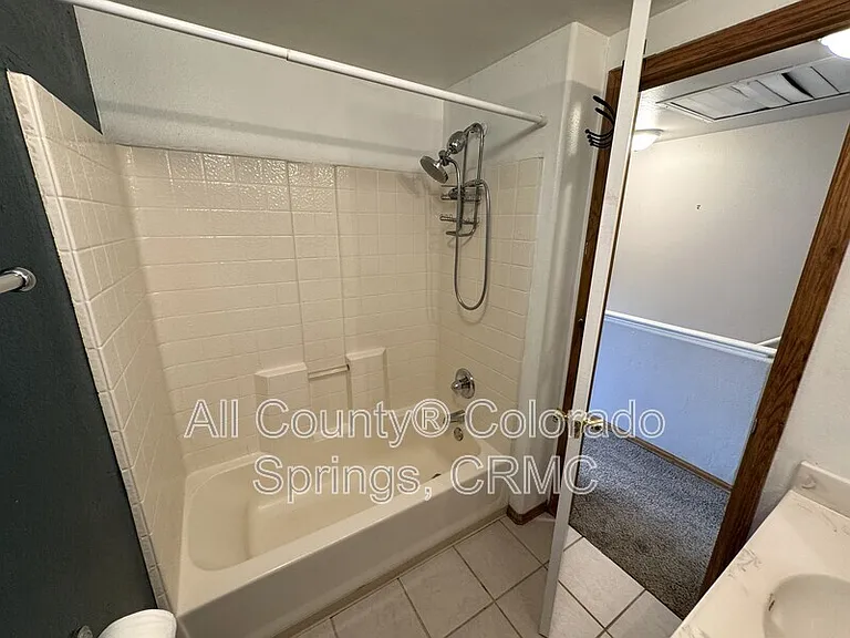 565 W Dale St — Photo 15
