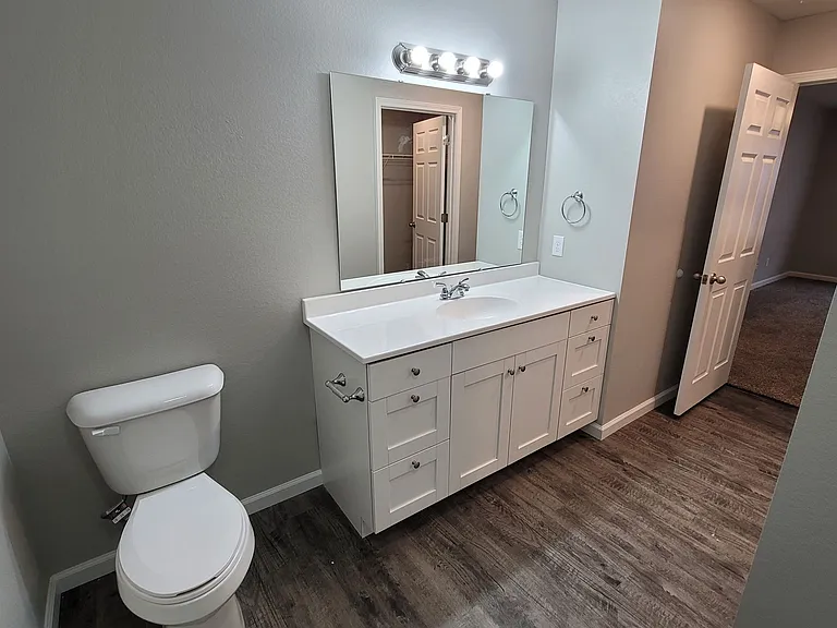 Creekside Apartments — Photo 49