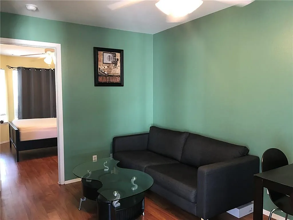 1 bed, 385 sqft, $1,150 — Photo 1
