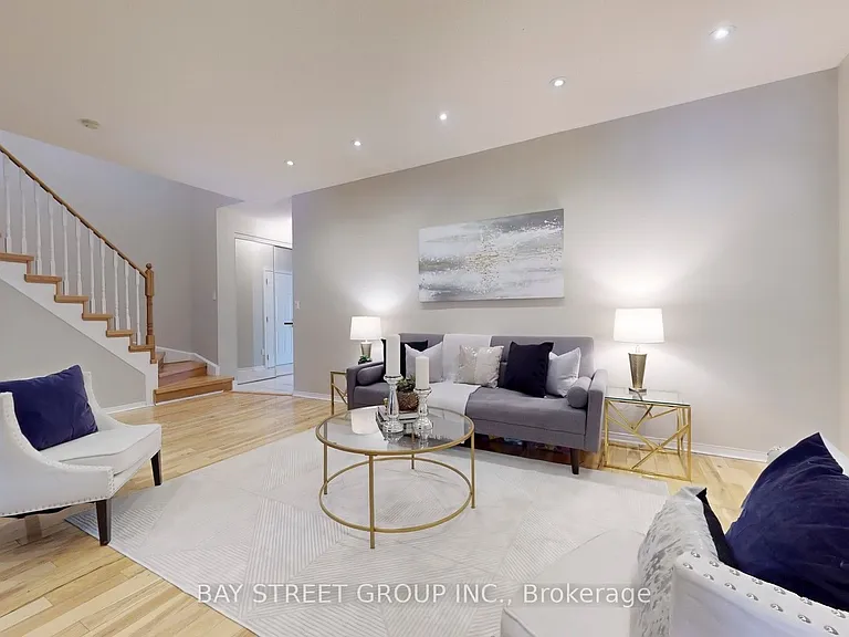 7229 Dime Cres — Photo 3