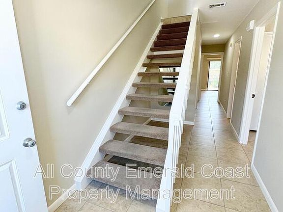 5th image of 28 Gulf Breeze Ct