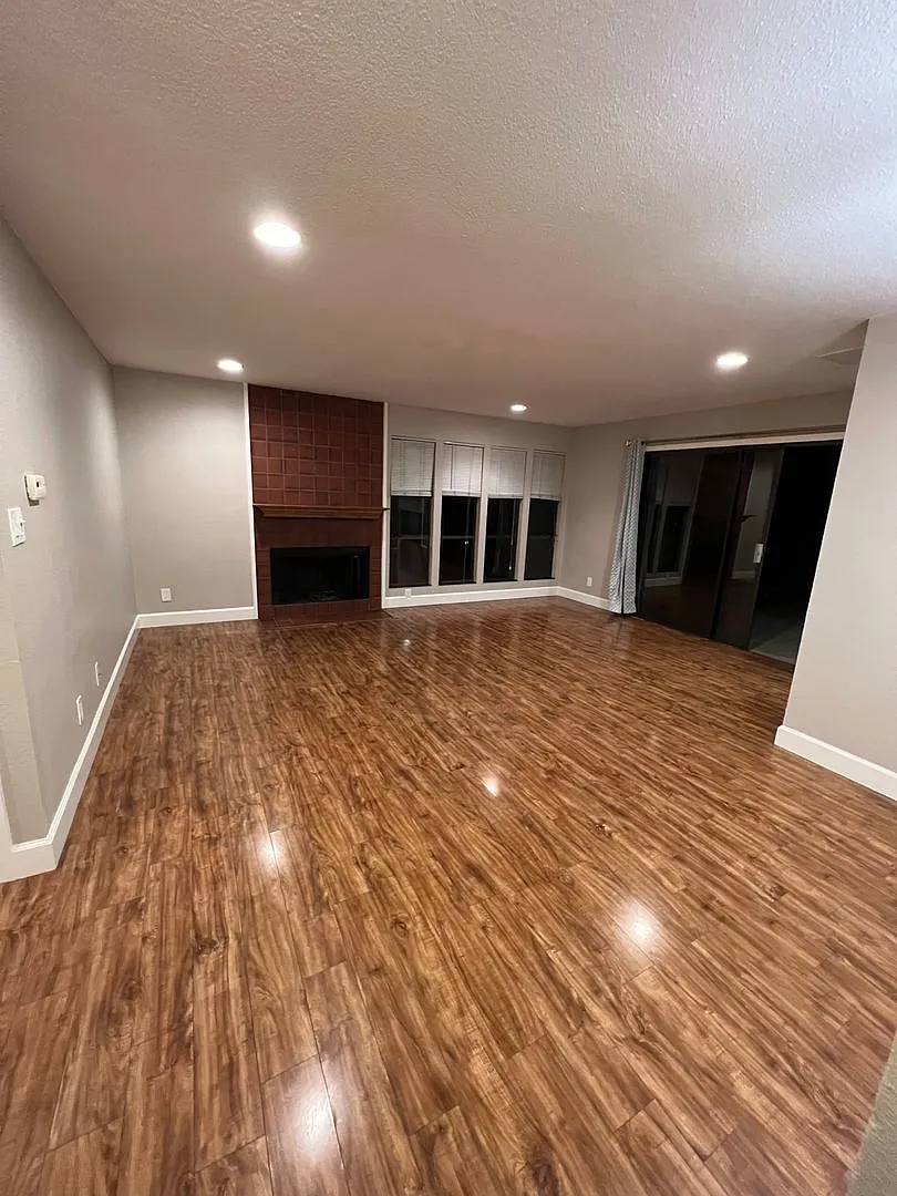 Specious 2X2 Apartment in the city of Antioch — Photo 4