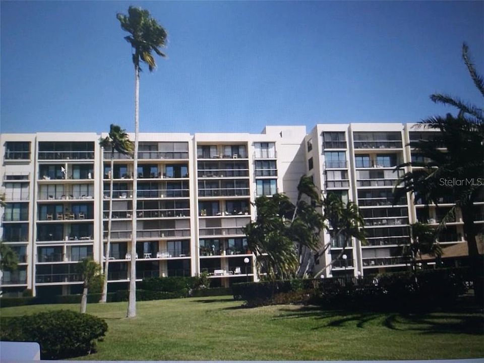 1st image of 100 Oakmont Ln APT 404