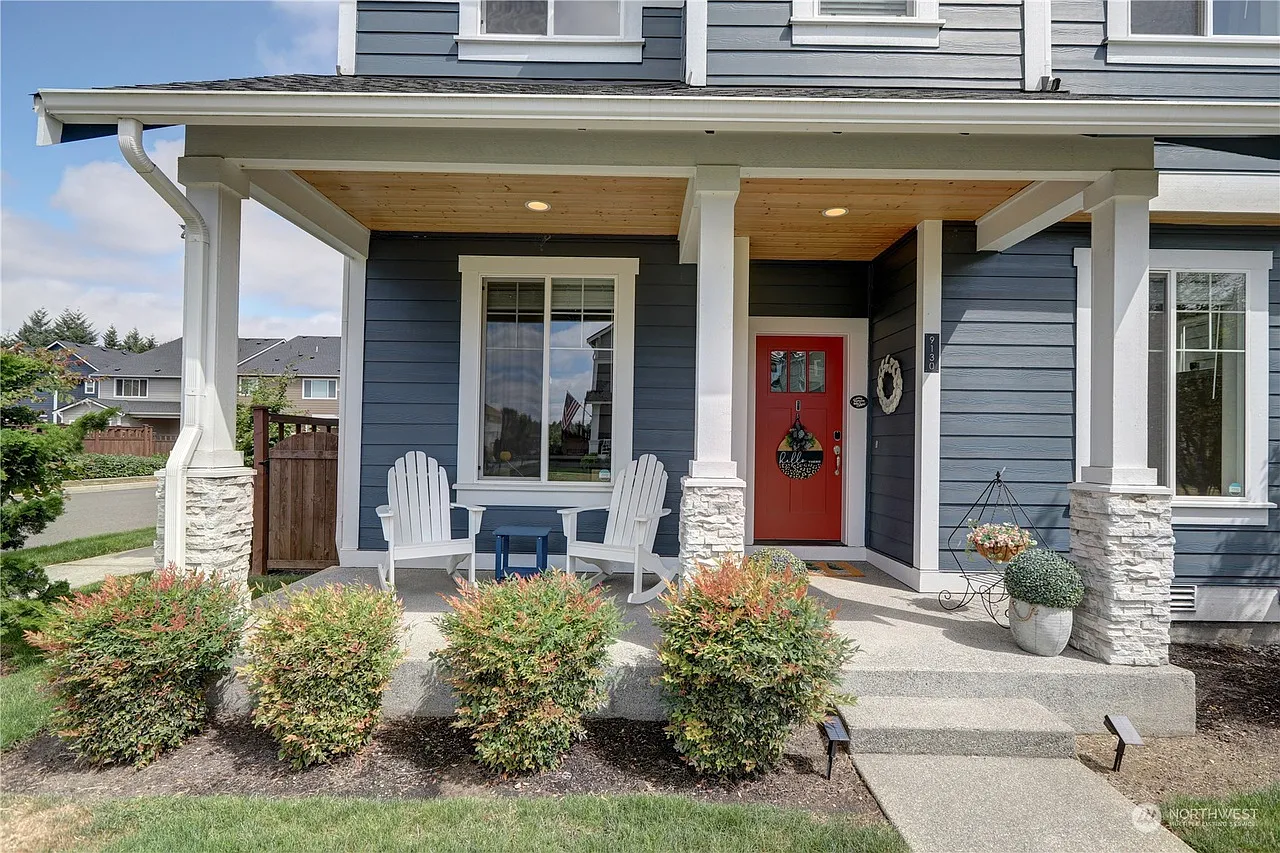 4 bed, 2401 sqft, $3,150 — Photo 2
