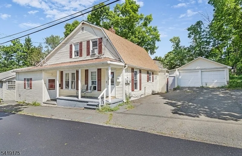 2 bed, 1.0 bath, $2,150 — Photo 1