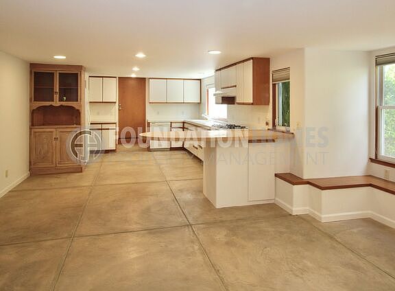 2nd image of 15 Bank St Unit A