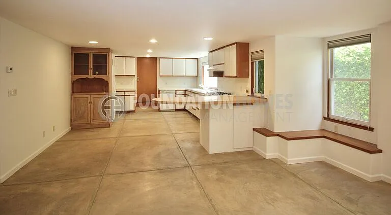 15 Bank St #A — Photo 2